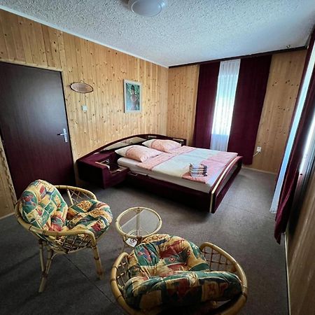 Apartmany Merkel Броумов Екстериор снимка